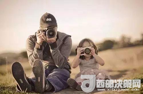 “曾子殺豬”故事在前，最近又有《父母說(shuō)好考了90分就去看海，被爽約后女孩離家出走》新聞在后。父母如果自己的行為“打臉”了，又怎么能在孩子面前掌握教育的主動(dòng)權(quán)。