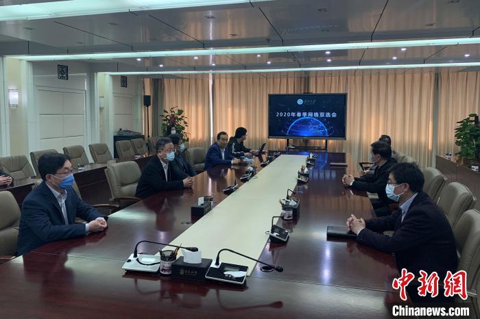 寧夏大學(xué)2020年春季首場綜合類“網(wǎng)絡(luò)雙選會”現(xiàn)場?！±钆迳?攝