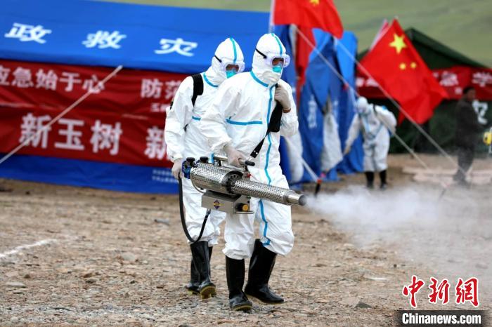 圖為進(jìn)行現(xiàn)場(chǎng)消毒。青海省應(yīng)急廳